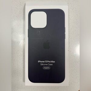 Apple iPhone 13 Pro Max - black silicone case